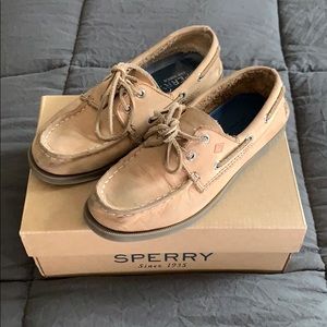 Boys Sperry boat shoes in great condition!